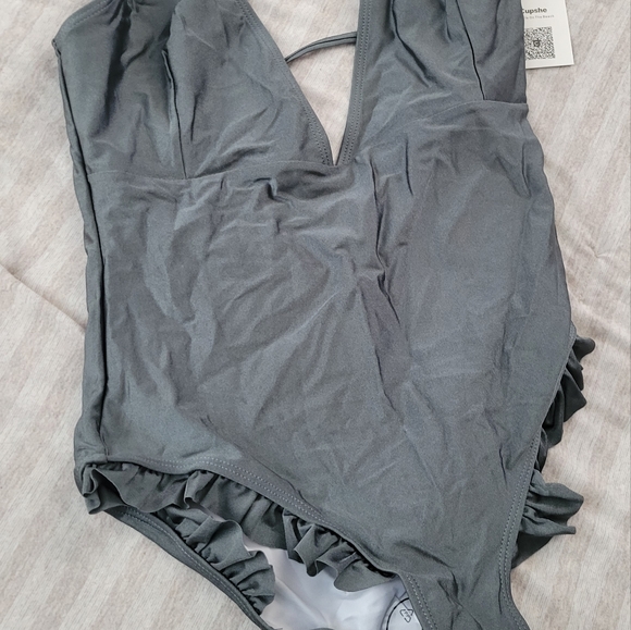 Leggings tops and a swim suit nwt - Picture 3 of 3